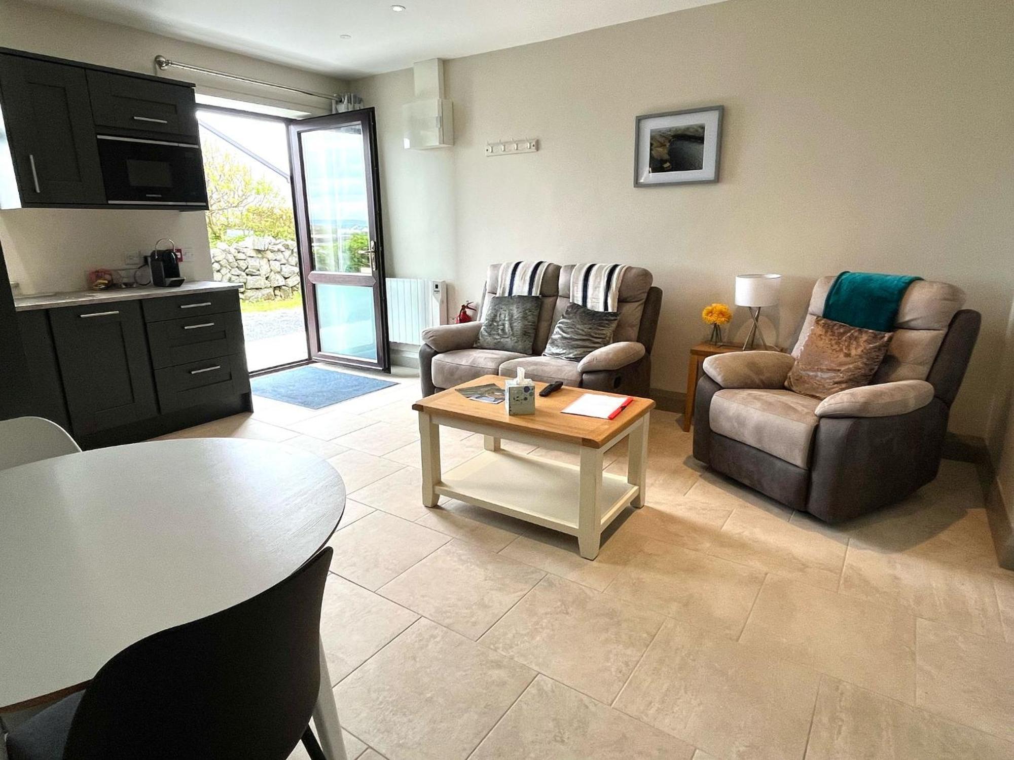 Tigh Fitz Apartments - Inis Mor, Aran Island イニシュモア エクステリア 写真
