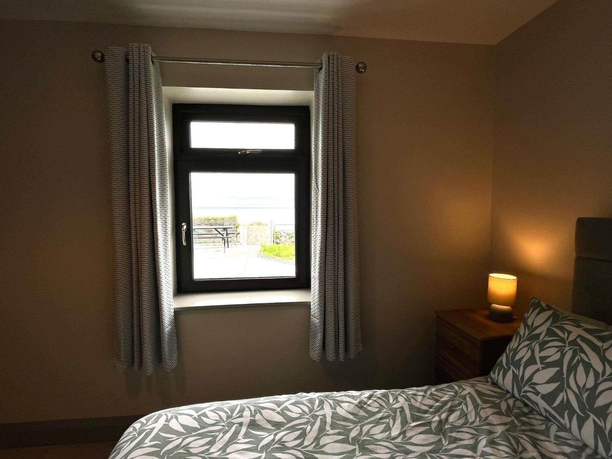 Tigh Fitz Apartments - Inis Mor, Aran Island イニシュモア エクステリア 写真
