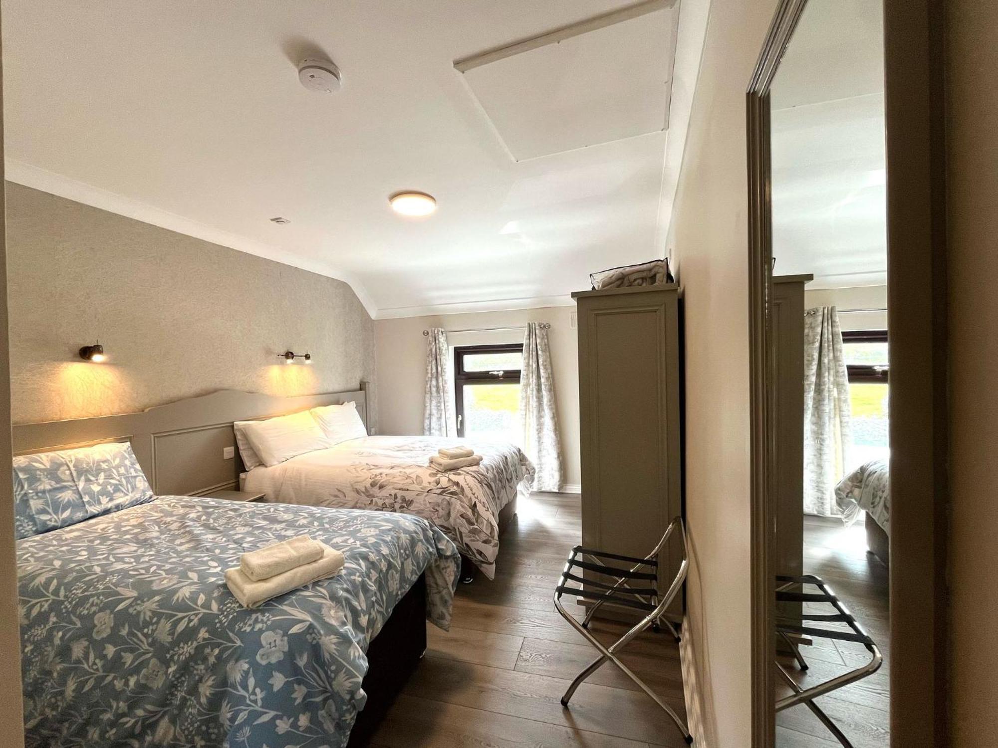 Tigh Fitz Apartments - Inis Mor, Aran Island イニシュモア エクステリア 写真