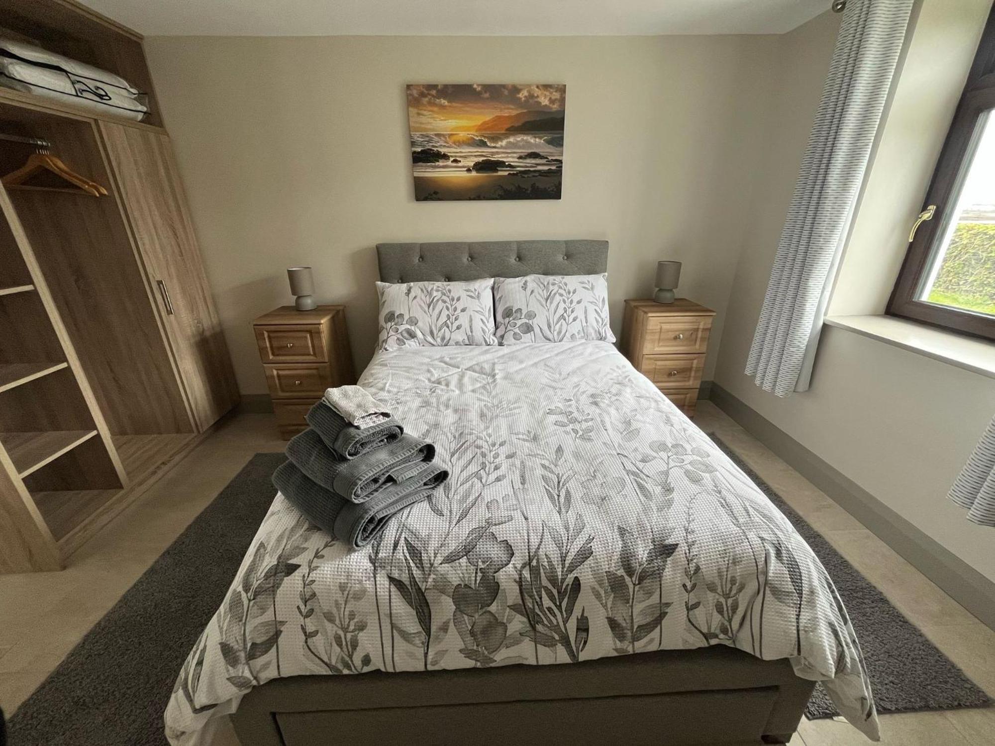 Tigh Fitz Apartments - Inis Mor, Aran Island イニシュモア エクステリア 写真