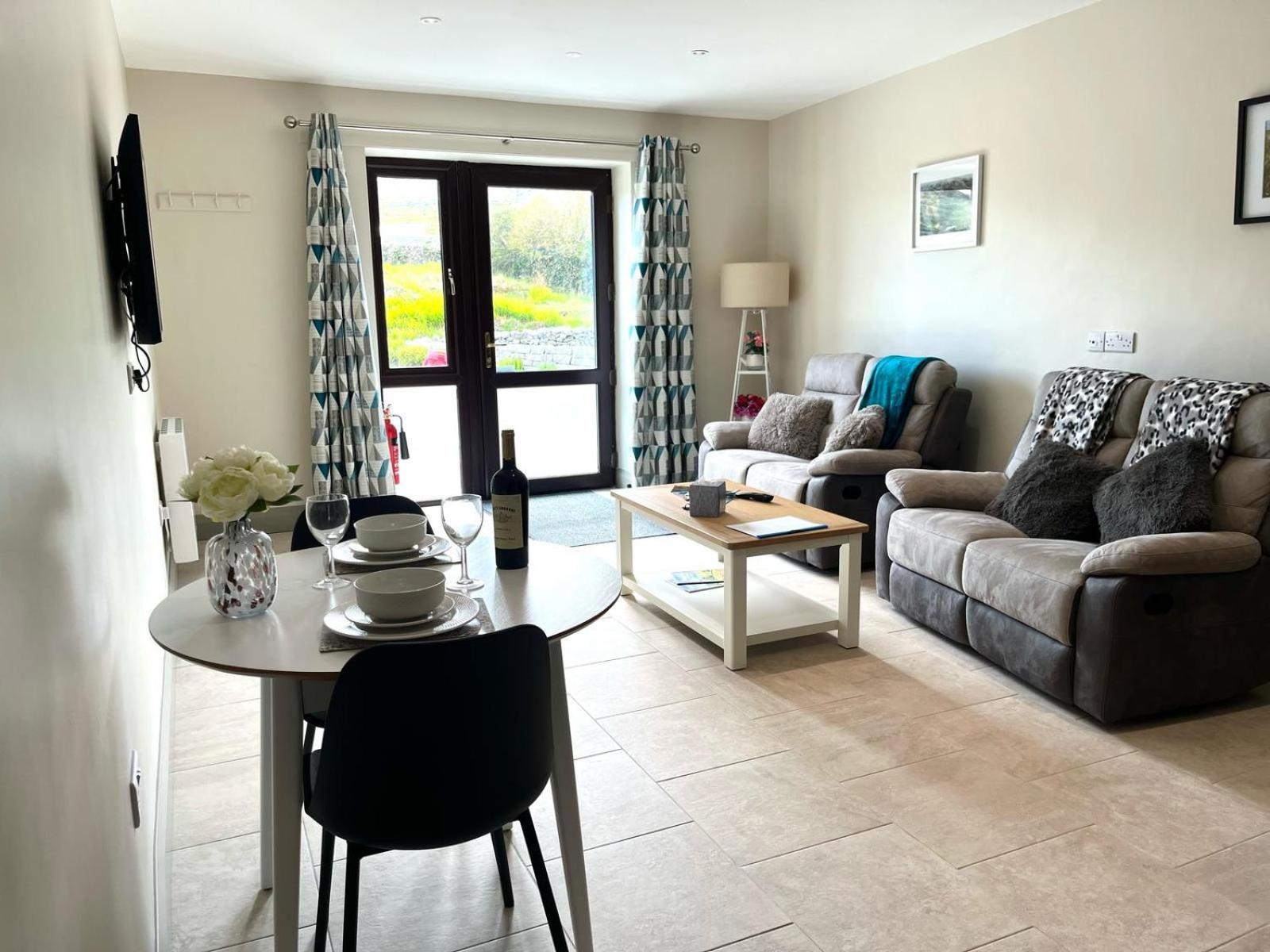 Tigh Fitz Apartments - Inis Mor, Aran Island イニシュモア エクステリア 写真