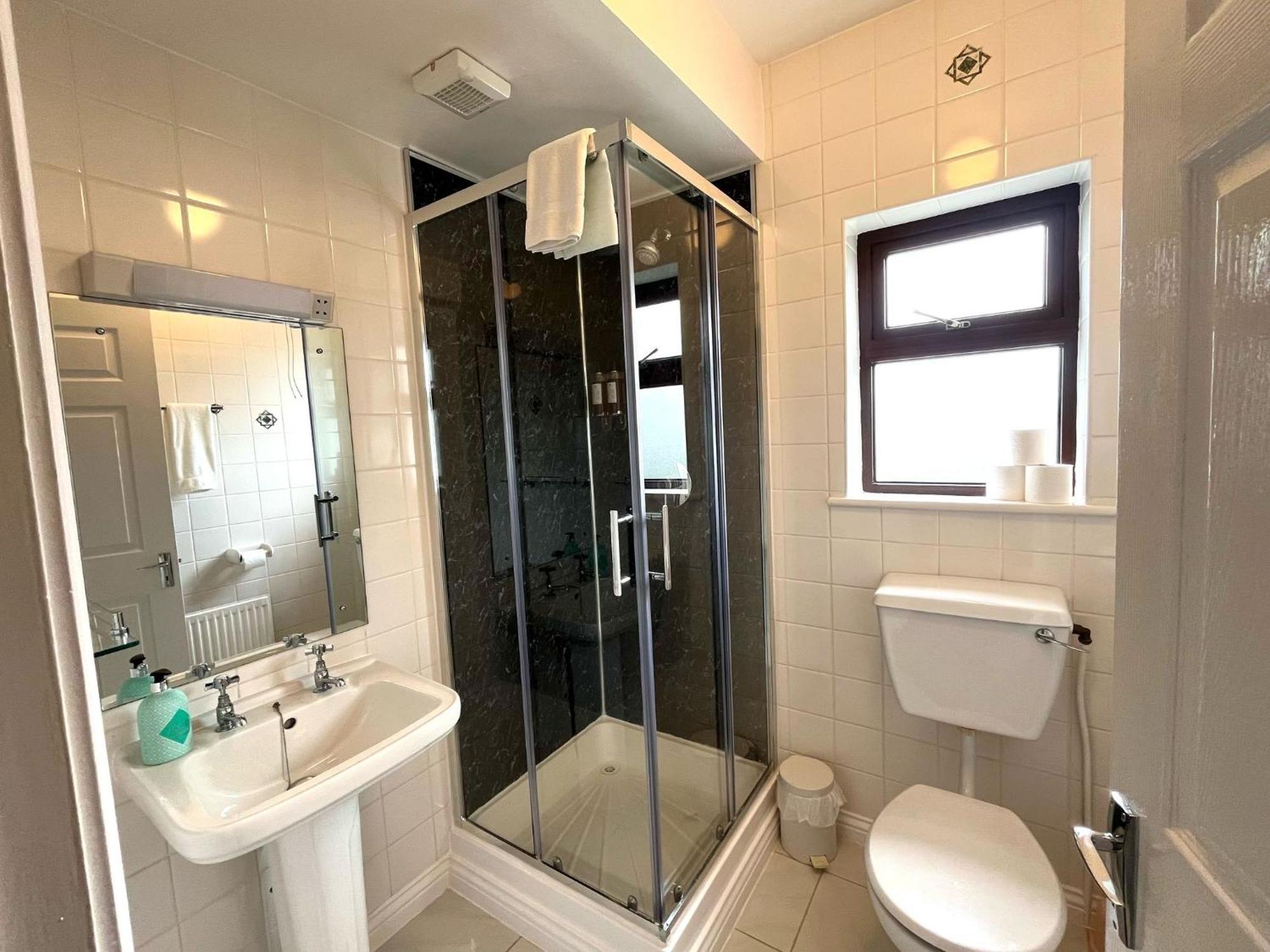 Tigh Fitz Apartments - Inis Mor, Aran Island イニシュモア エクステリア 写真