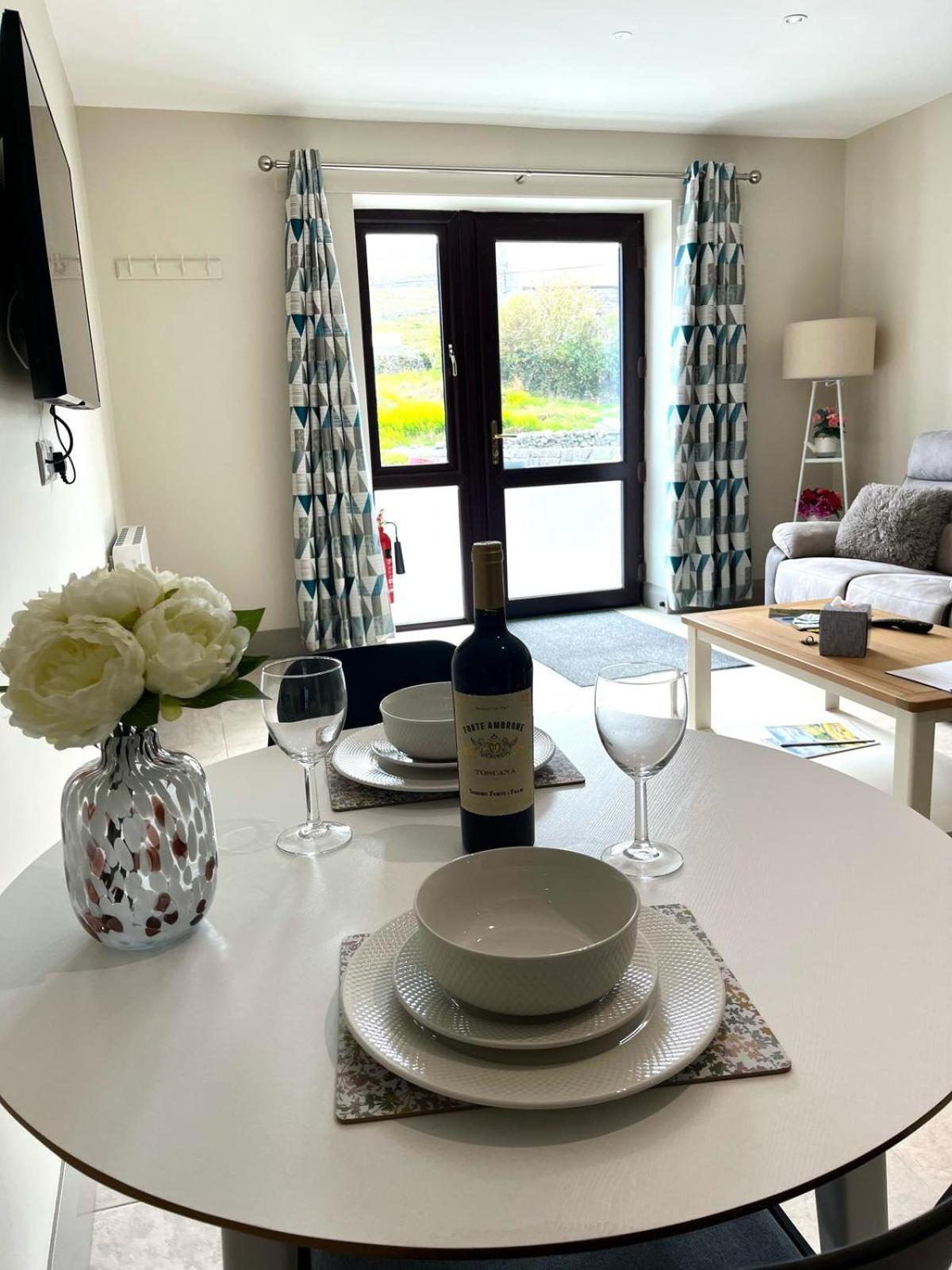 Tigh Fitz Apartments - Inis Mor, Aran Island イニシュモア エクステリア 写真