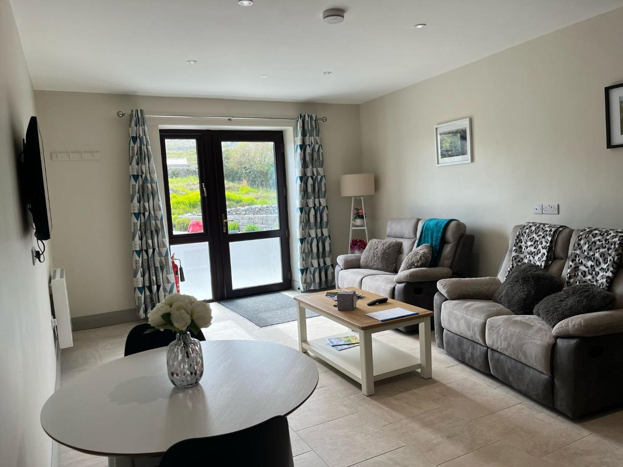 Tigh Fitz Apartments - Inis Mor, Aran Island イニシュモア エクステリア 写真